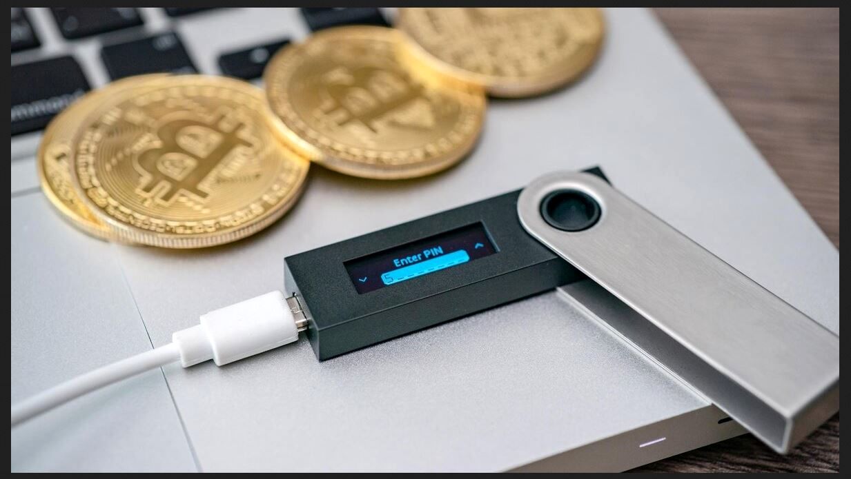 بهترین کیف پول های سخت افزاری برای ذخیره امن بیت کوین