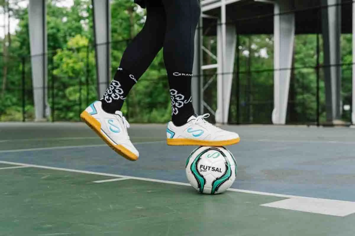 کتونی فوتسال اصل یا های کپی؟ تفاوت ها و ترفندهای شناسایی مدل اورجینال!