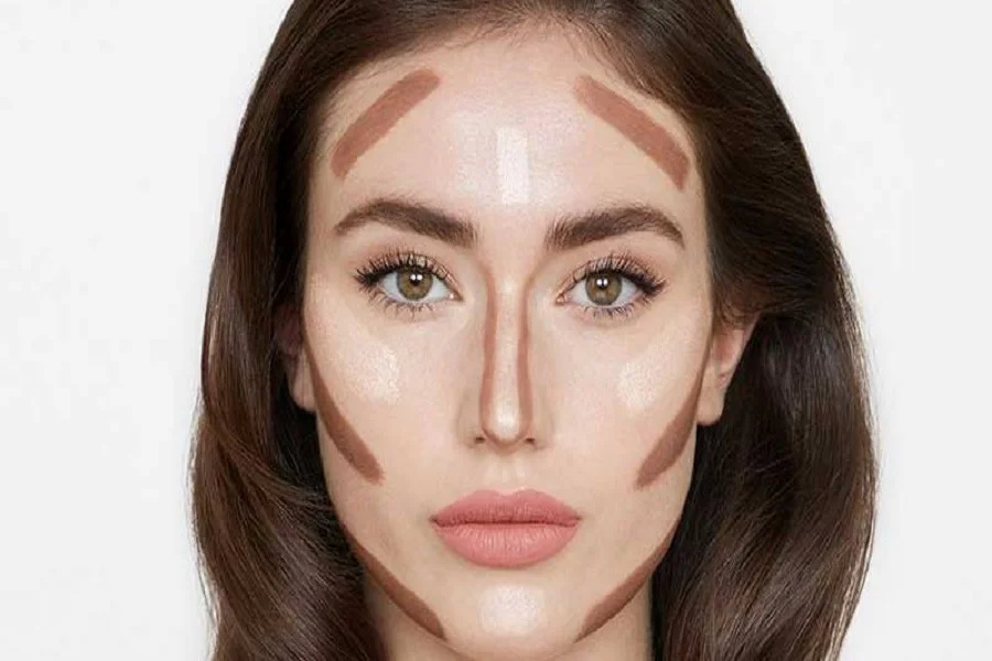 کانسیلر صورت؛ چگونه لک ها و تیرگی ها را به راحتی محو کنیم؟